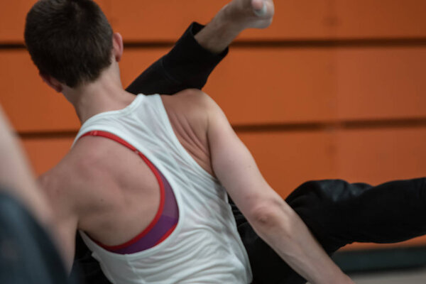 dancers mooving, contact improvisation, detail