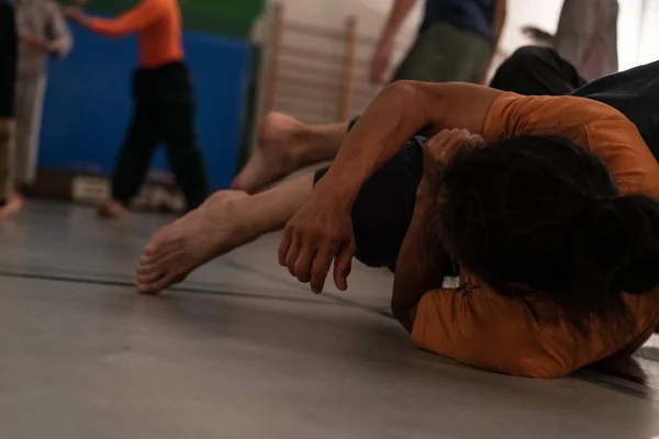 Dancers mooving, contact improvisation, detail — ストック写真