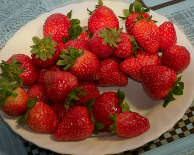 Şimdiki odada fütürist ışınlar      