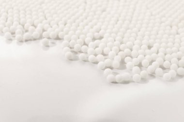 Beyaz arka planda izole edilmiş Homeopati ilaçları