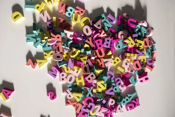 Abundância Letras Madeira Coloridas Fundo Branco — Fotografia de Stock