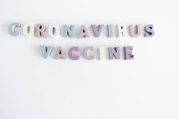 Coronavirus Πολύχρωμα Γράμματα Παιχνίδι Ένα Λευκό Φόντο — Φωτογραφία Αρχείου