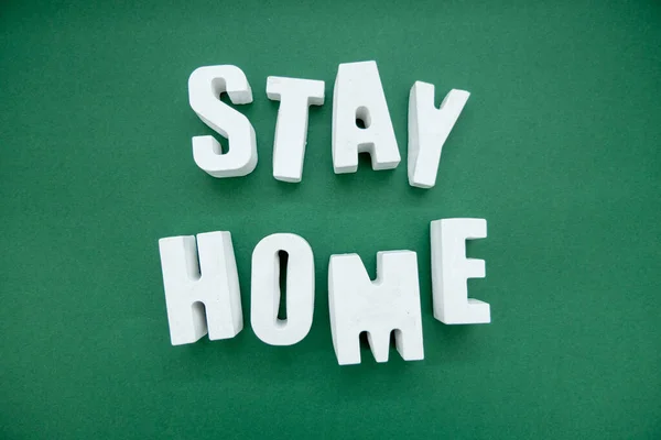 Stay Home Apelación Hormigón Volumétrico Cartas Aisladas Sobre Fondo Llano — Foto de Stock