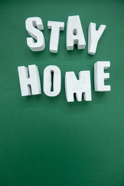 Stay Home Apelo Volumétrico Concreto Cartas Isoladas Uma Única Cor — Fotografia de Stock