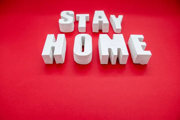 Stay Home Odvolání Objemový Beton Písmena Izolované Jednobarevné Pozadí — Stock fotografie