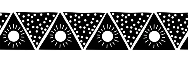 Triángulos de borde vectorial monocromo sin costura. Patrón de estilo boho blanco y negro dibujado a mano motivos étnicos tribales. Fondo geométrico de repetición. Triángulo sol símbolo forma azulejo repetición . — Vector de stock