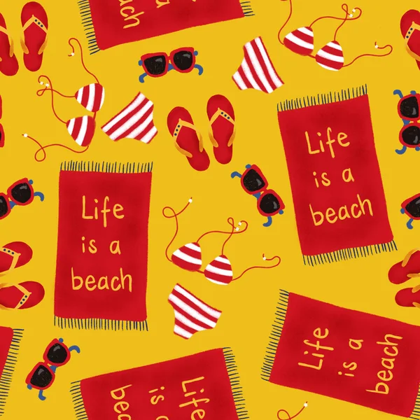 Strandföremål sömlöst mönster. Upprepa bakgrunden med badkläder, badhandduk, solglasögon, flip-flops på gul sand. Livet är ett strandcitat. Handritad sommardesign för tyg, strandkläder, inredning — Stockfoto