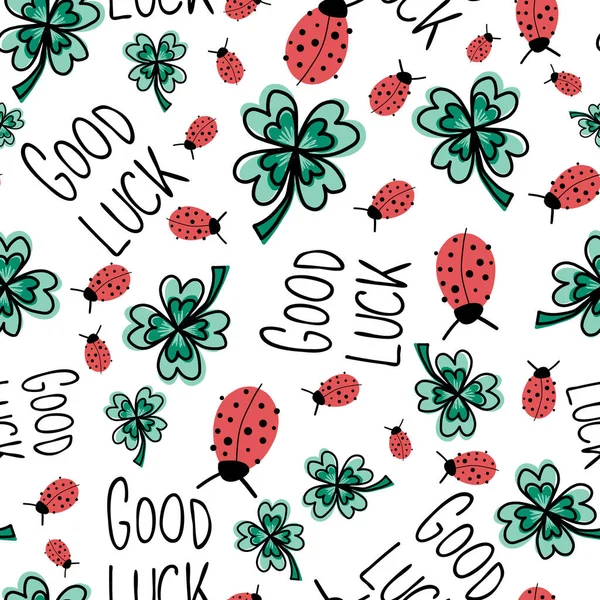 행운이 깃들지 않는 벡터 패턴이야. Ladybug, 4-leaf clover, Good Luck lettering 반복되는 행운의 수작업 배경. 새해 용, 옷감, 포장 용 — 스톡 벡터