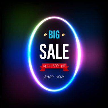 Promosyon elemanı reklamcılığı için koyu arkaplan üzerinde flaş satış flaması ışığı.