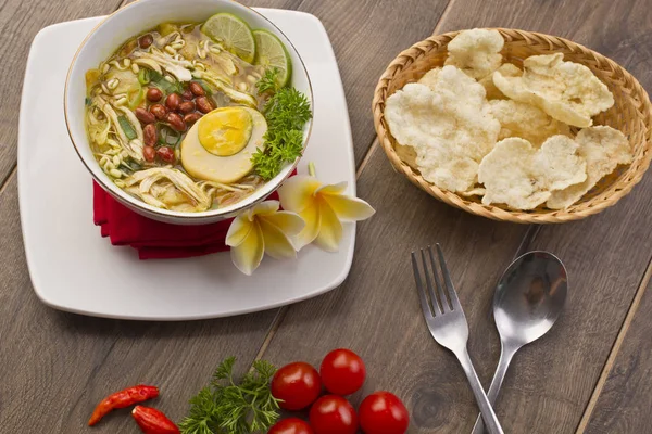 Soto ayam indonesische Hühnersuppe — Stockfoto