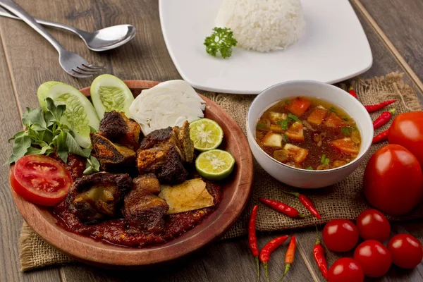 Indonesisches Essen gebratene Rippen — Stockfoto