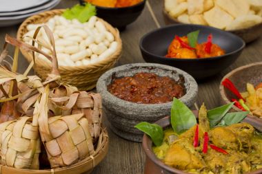 Ketupat Lebaran, Endonezya pirinç keki