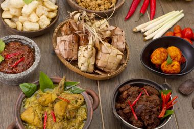 Ketupat Lebaran, Endonezya pirinç keki
