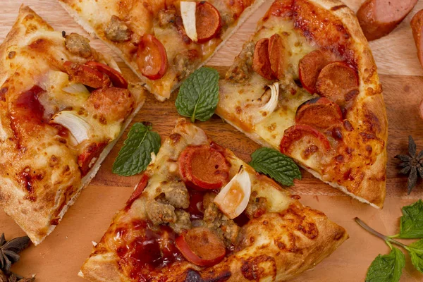 sığır eti sosisli pizza