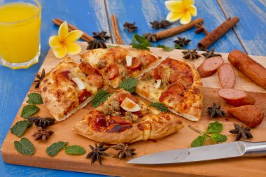 sığır eti sosisli pizza