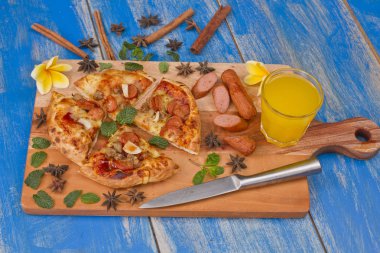 sığır eti sosisli pizza