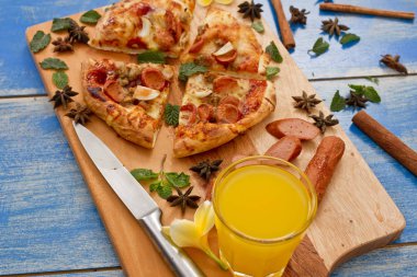 sığır eti sosisli pizza