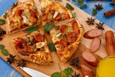 sığır eti sosisli pizza