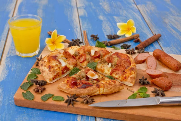 sığır eti sosisli pizza