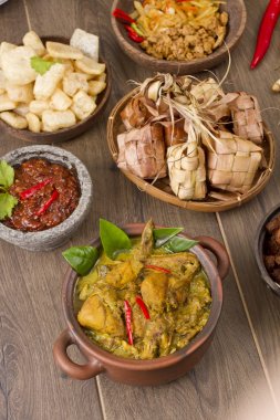 Endonezya tavuk köri 