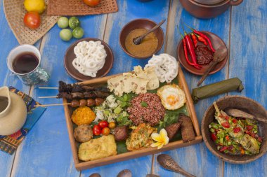 Endonezya pecel bir sebze salatası