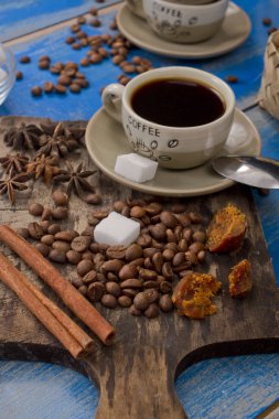 Bir fincan sıcak kahve.