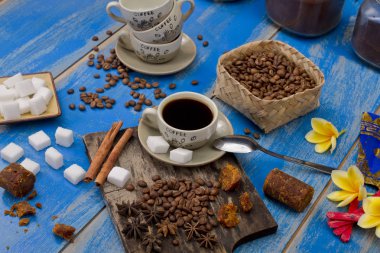 Bir fincan sıcak kahve.