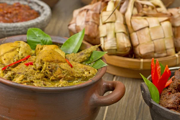 Endonezya tavuk köri 