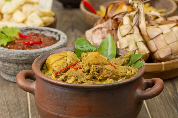 Endonezya tavuk köri 