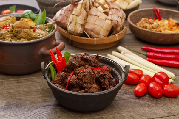 Carne de vaca rendang comida indonésia — Fotografia de Stock