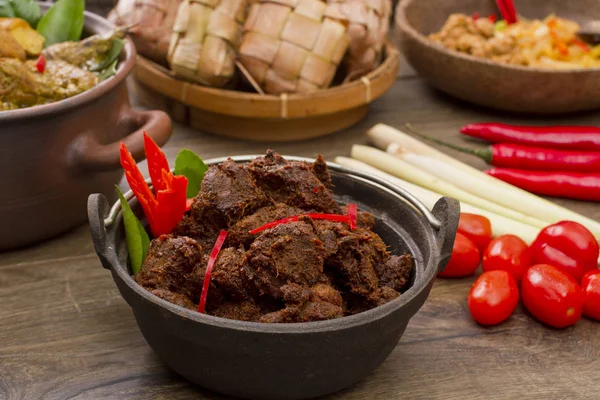 Carne de vaca rendang comida indonésia — Fotografia de Stock