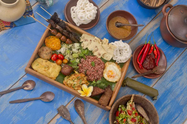 Endonezya pecel bir sebze salatası