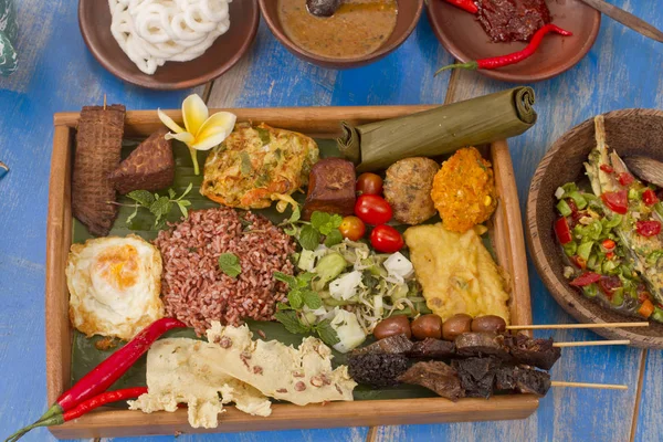 Endonezya pecel bir sebze salatası