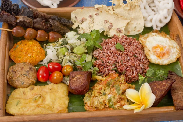 Endonezya pecel bir sebze salatası