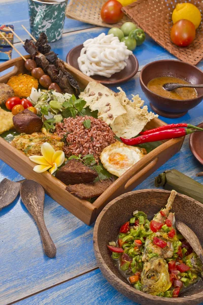 Endonezya pecel bir sebze salatası