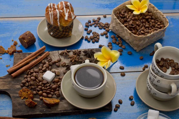 Una tazza di caffè caldo — Foto Stock