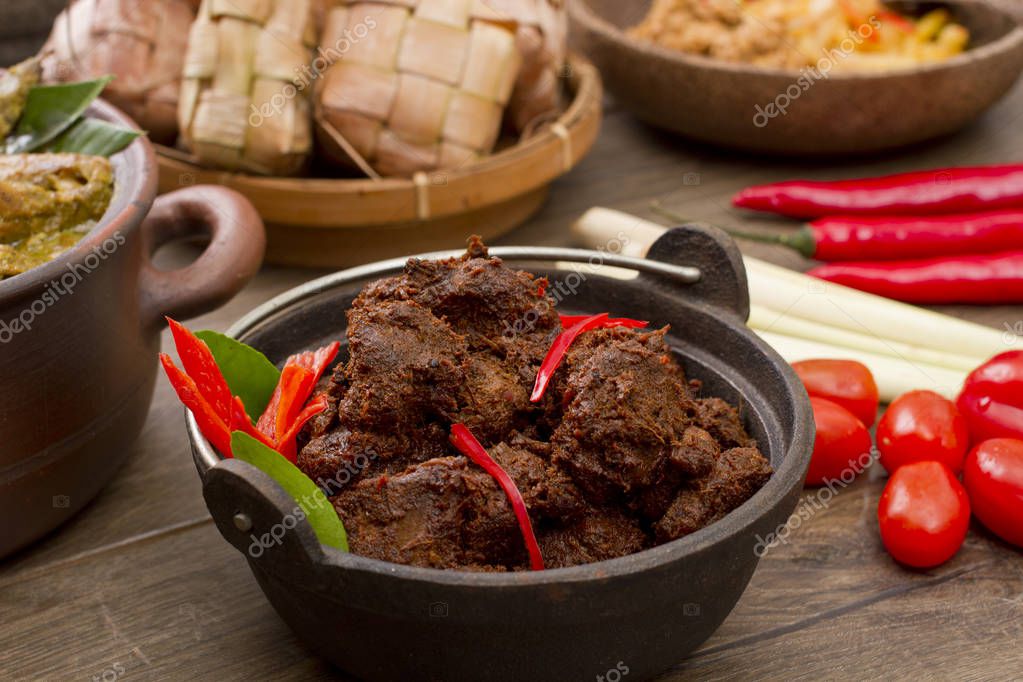 Beef rendang Indonesian food — Stock Photo © ismedhasibuan #164208098