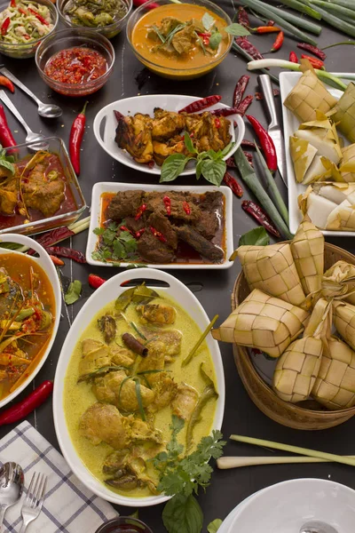 อาหารอินโดนีเซียหลายชนิด — ภาพถ่ายสต็อก