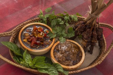 kambing, kuzu eti şiş doyurmak