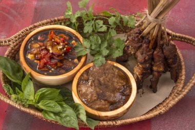 kambing, kuzu eti şiş doyurmak