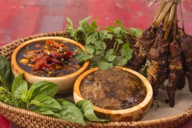kambing, kuzu eti şiş doyurmak