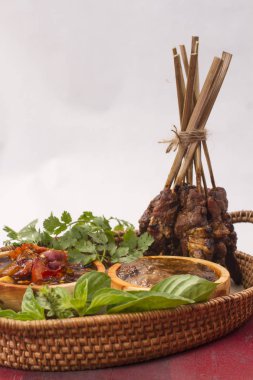 kambing, kuzu eti şiş doyurmak