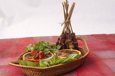 kambing, kuzu eti şiş doyurmak