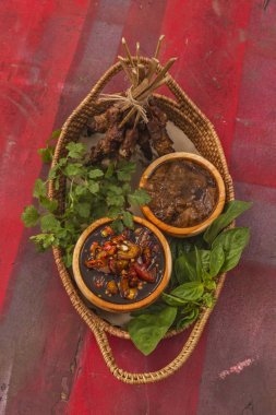 kambing, kuzu eti şiş doyurmak