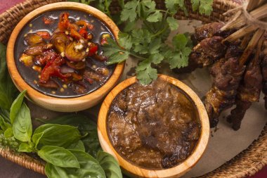kambing, kuzu eti şiş doyurmak