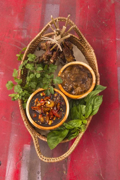 kambing, kuzu eti şiş doyurmak