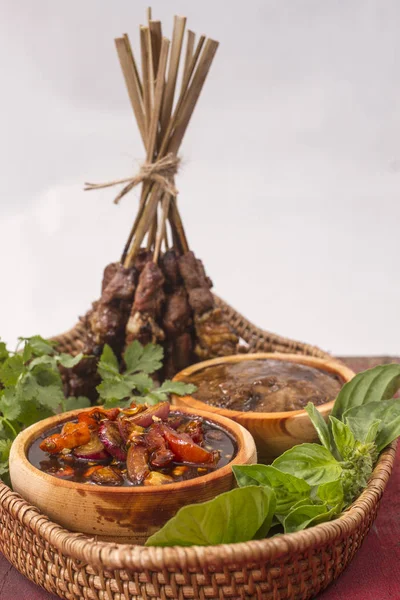 kambing, kuzu eti şiş doyurmak