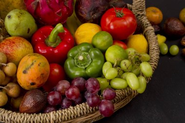 meyve sepeti üzerine