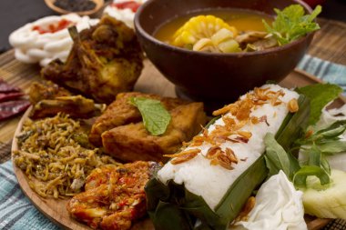 pirinç sarılmış ve demirhindi sebze çorbası