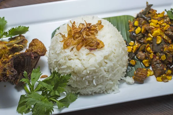 Ayam Nasi dan Sayuran — Stok Foto